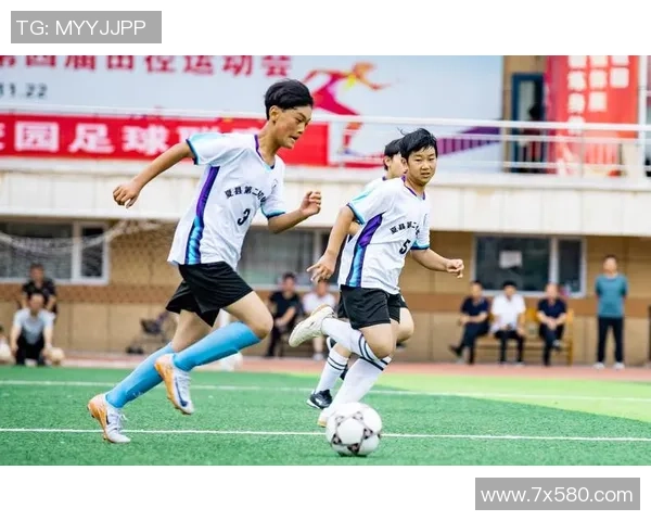 文案演绎绿茵球星激情瞬间展现足球场上非凡魅力