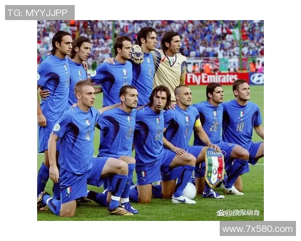 足球传奇球星之子成长历程与形象曝光引发网友热议与关注