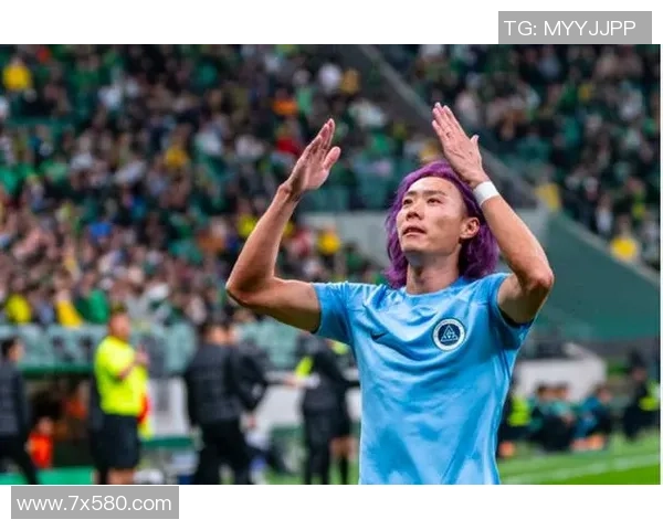 足球巨星崛起之路成名瞬间背后的努力与坚持