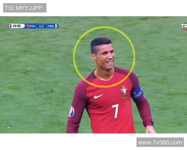 足球巨星泪洒赛场失落瞬间背后的情感与坚持